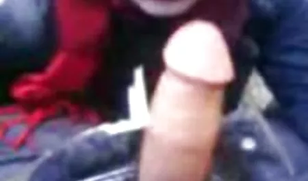 Sevimli mature mom seks siyah çocuk çekimleri sırasında mastürbasyon