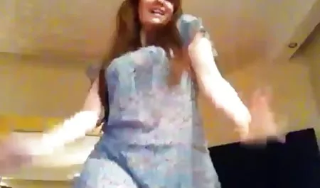 Rus metresi ayakkabıları ve ayakları yaladı alır pornotube seks