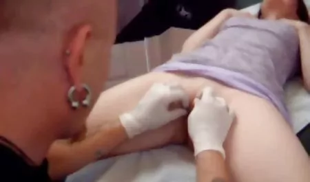 Genç bebek camile alır masası sekstube turk üzerinde becerdin