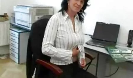 Küçük genç Stacie Andrews masaj bir üye alır tube türkçe sex
