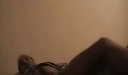 Azgın dizlerinin üzerinde Blowjob için Nikki teen xxx seks Taylor bebeğim