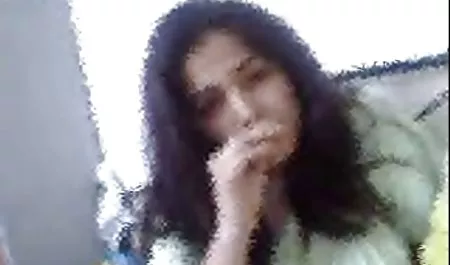 Büyük göt Dylan Ryder onun göğüsleri üzerinde cum alır tube tube seks