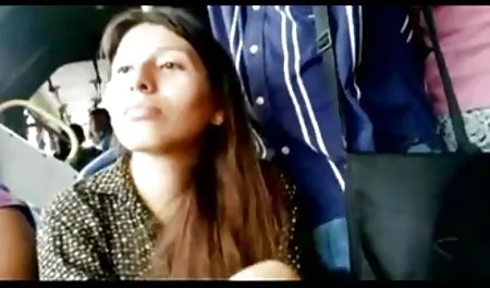 İzlerken göğüslerini seks xlxx hareket