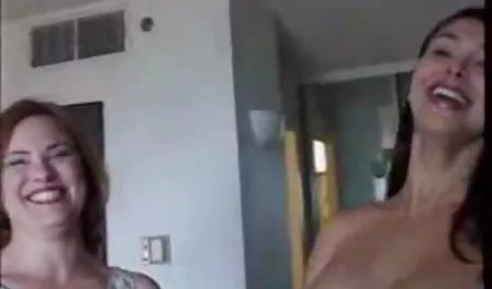 Olgun busty cüce asyasextube