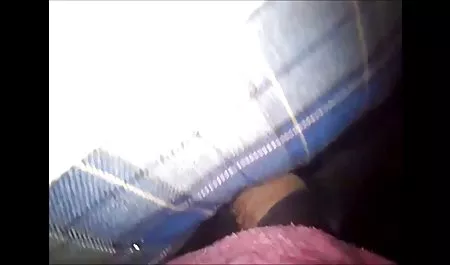 Güzel seks tube tv tüylü kedi ovuşturarak