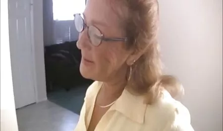 Onu ıslak kedi seks film tube ile oynuyor